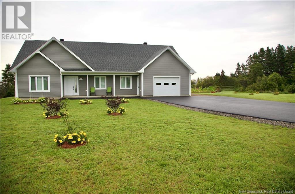 583 Rue Principale, Pointe-Verte, New Brunswick  E8J 2P8 - Photo 1 - NB119198