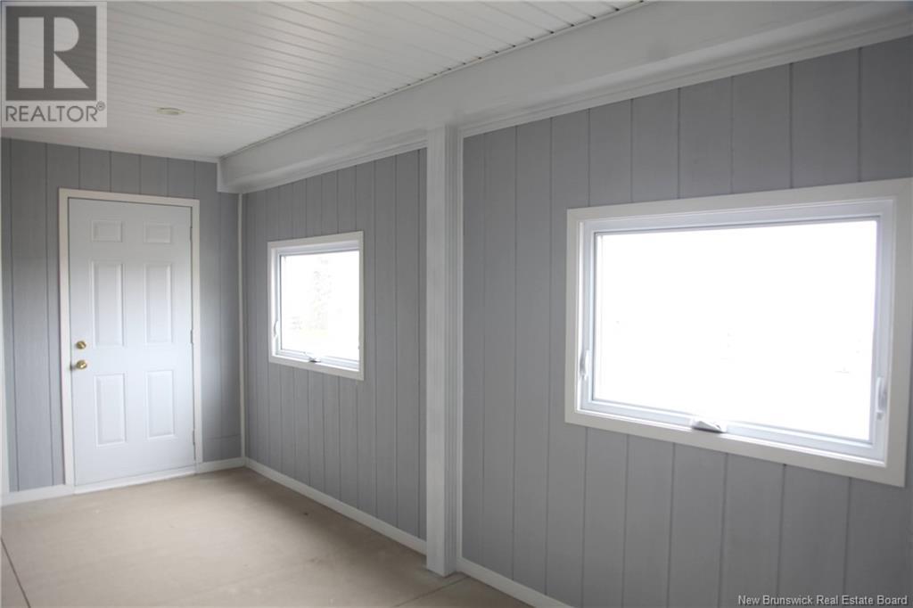583 Rue Principale, Pointe-Verte, New Brunswick  E8J 2P8 - Photo 13 - NB119198