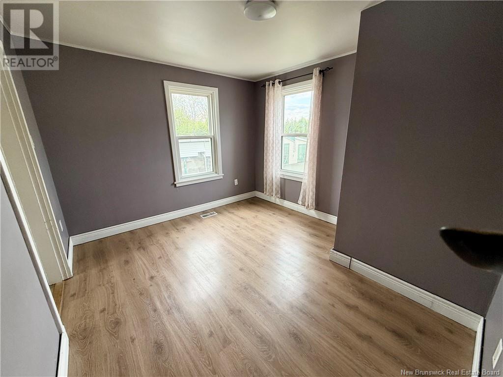 938 King Street, Bathurst, New Brunswick  E2A 1S1 - Photo 11 - NB119633