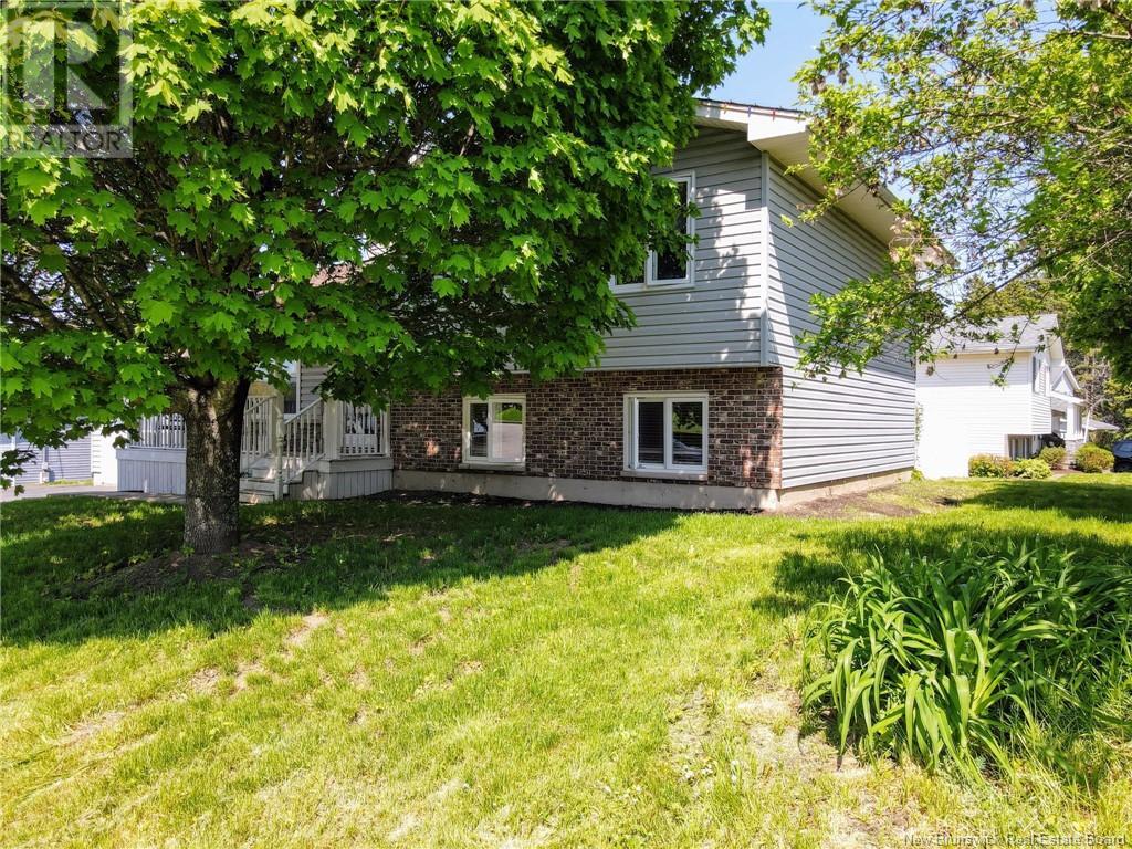 5 Briardale Drive, Moncton, New Brunswick  E1G 2B7 - Photo 2 - NB119659