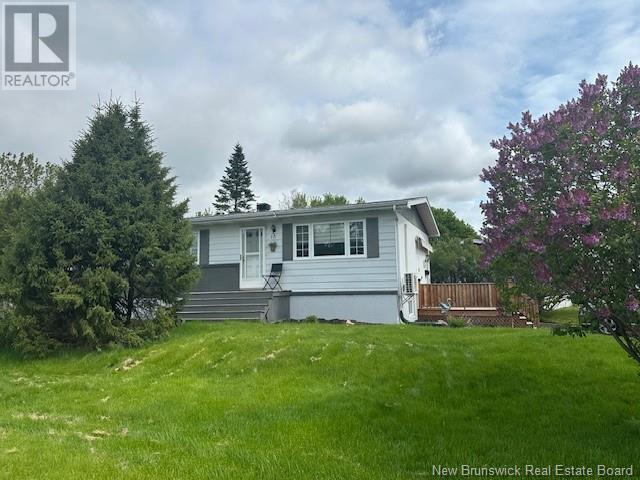 13 Van Horne Crescent, Campbellton, New Brunswick  E3N 3K5 - Photo 2 - NB119796