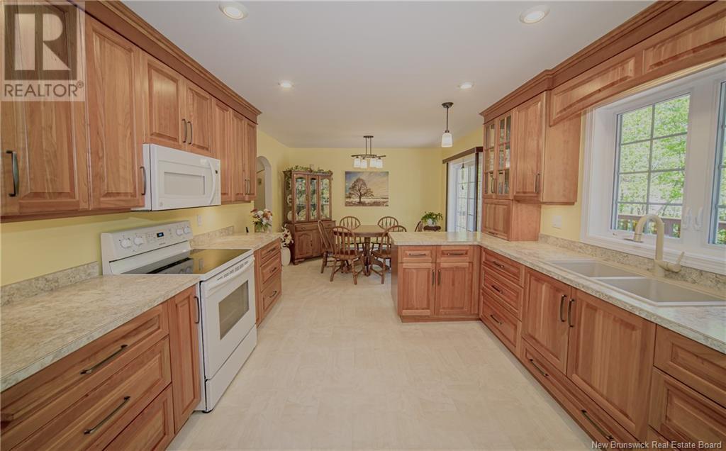 18 Burnett Drive, Hanwell, New Brunswick  E3C 2H9 - Photo 4 - NB119843