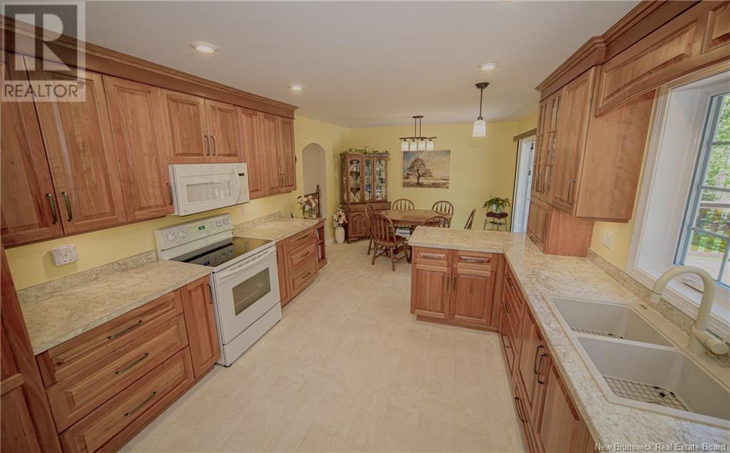 18 Burnett Drive, Hanwell, New Brunswick  E3C 2H9 - Photo 6 - NB119843