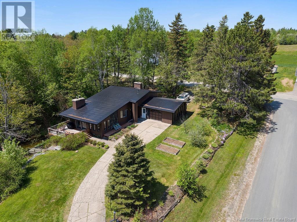 142 Century Drive, Miramichi, New Brunswick  E1V 7A4 - Photo 3 - NB119732