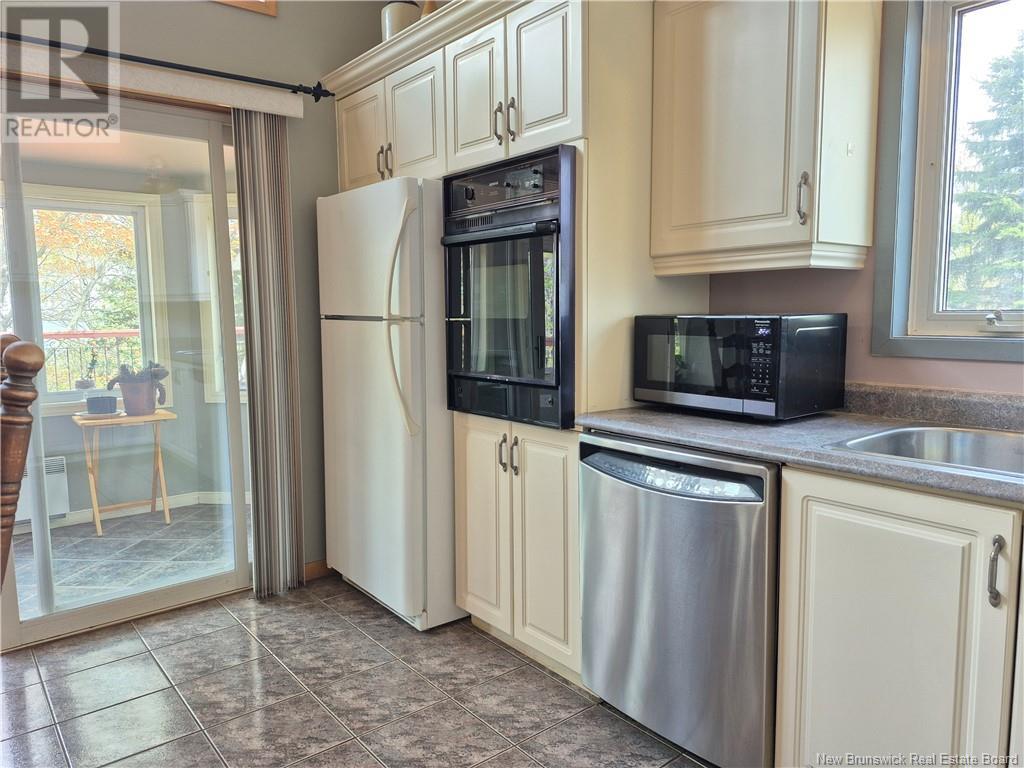 619 Rue De La Baie, Beresford, New Brunswick  E8K 1X3 - Photo 10 - NB119634