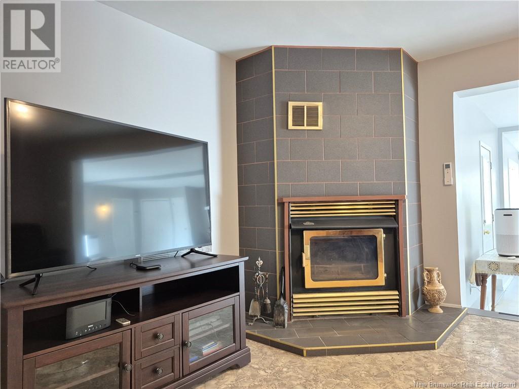619 Rue De La Baie, Beresford, New Brunswick  E8K 1X3 - Photo 24 - NB119634