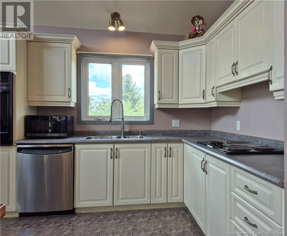 619 Rue De La Baie, Beresford, New Brunswick  E8K 1X3 - Photo 9 - NB119634