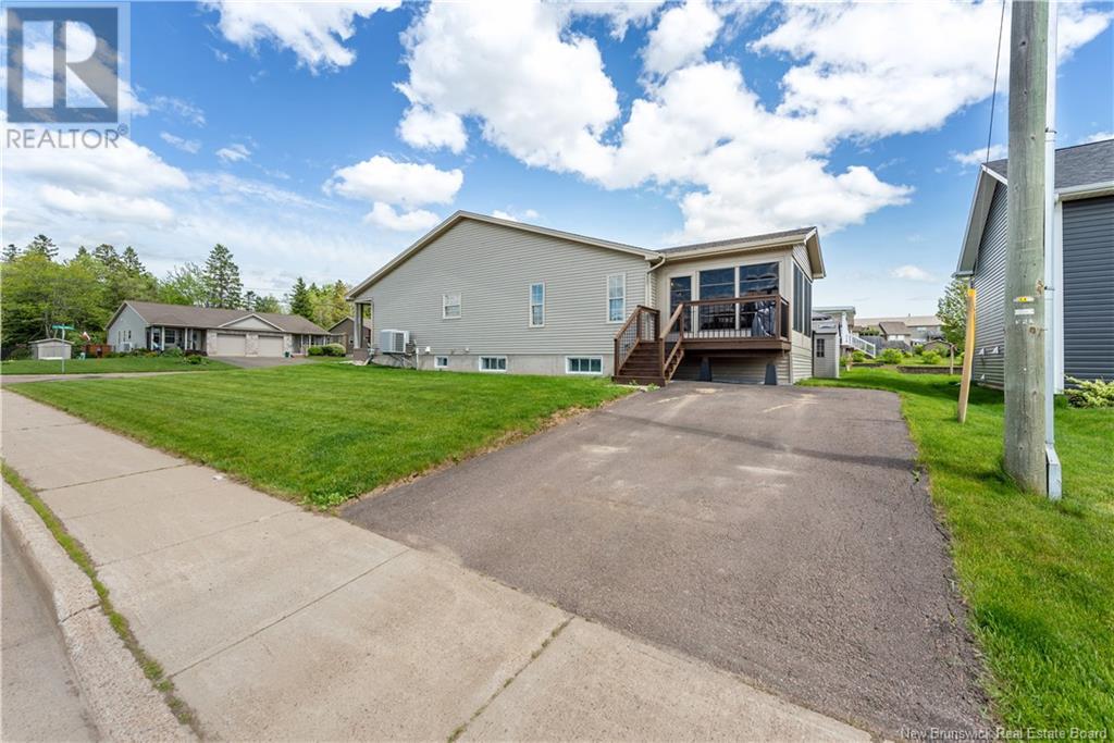 2 Thornhill Crescent, Moncton, New Brunswick  E1A 6B4 - Photo 3 - NB119459