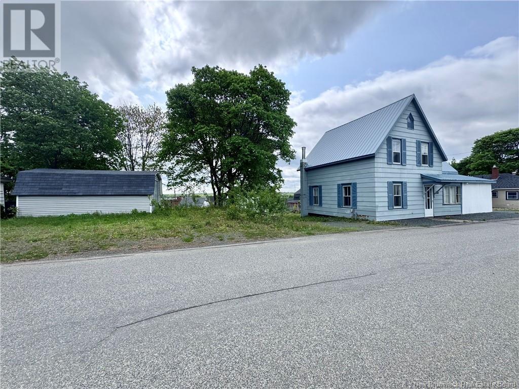 282 Mckenzie Street, Miramichi, New Brunswick  E1V 1V4 - Photo 2 - NB119840