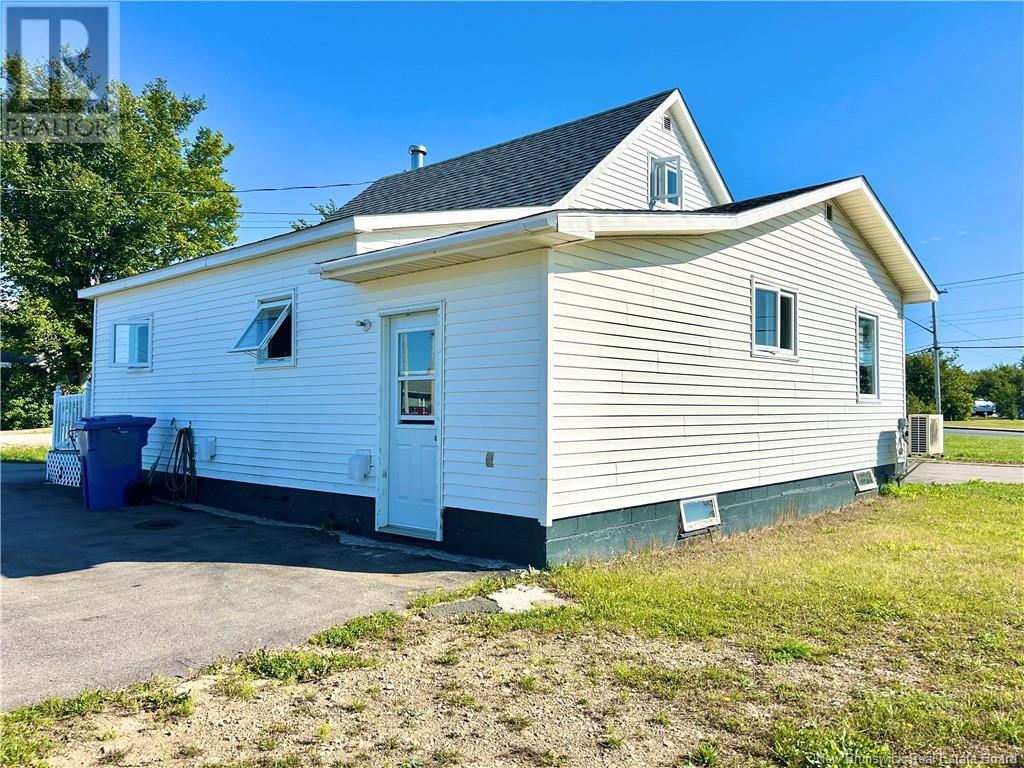 2971 Morais Street, Bas-Caraquet, New Brunswick  E1W 6A3 - Photo 6 - NB119994