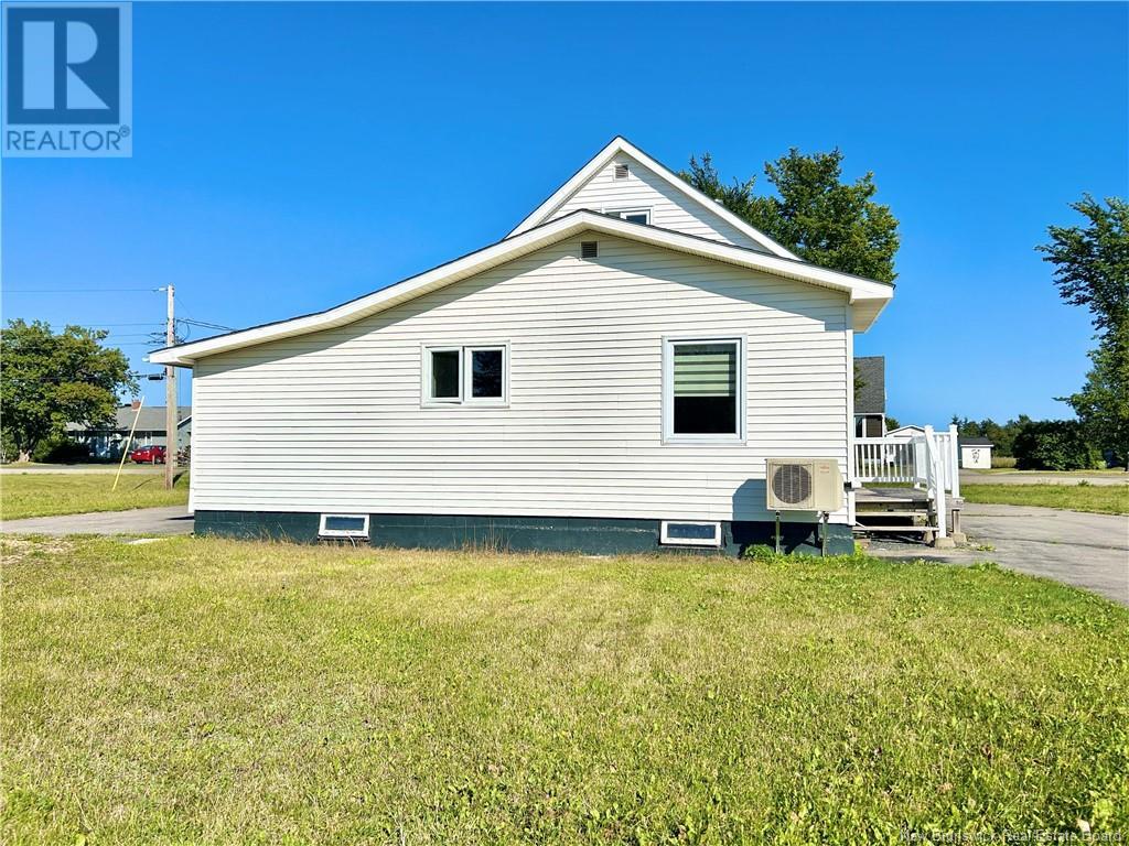 2971 Morais Street, Bas-Caraquet, New Brunswick  E1W 6A3 - Photo 7 - NB119994
