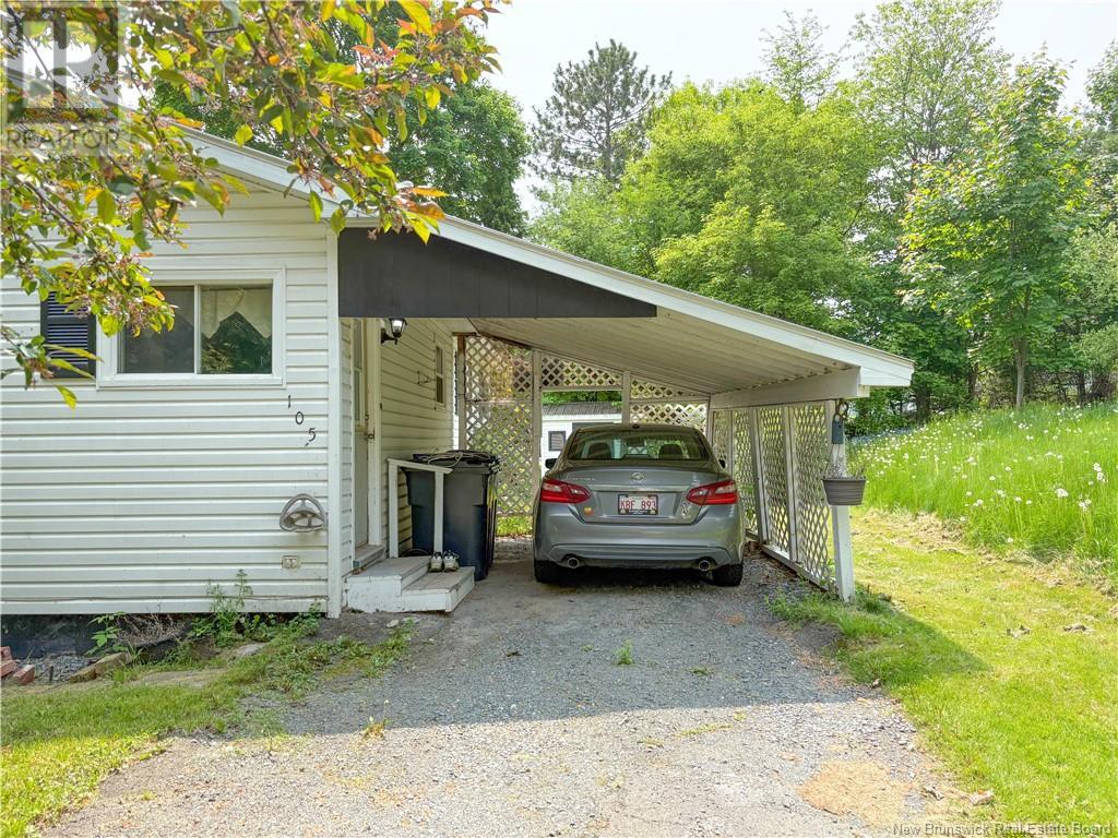 105 Sharkey Street, Woodstock, New Brunswick  E7N 2R1 - Photo 3 - NB119757