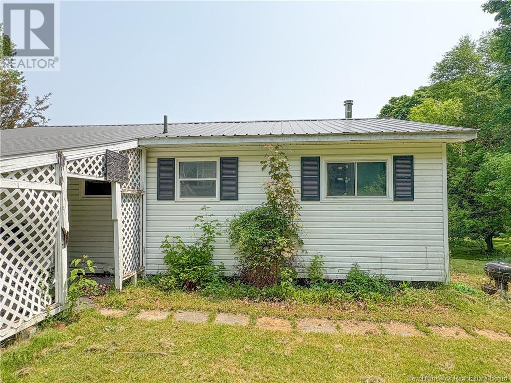 105 Sharkey Street, Woodstock, New Brunswick  E7N 2R1 - Photo 4 - NB119757