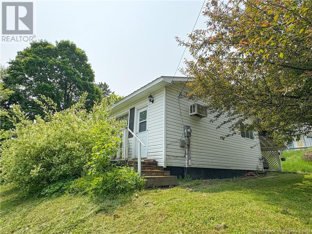 105 Sharkey Street, Woodstock, New Brunswick  E7N 2R1 - Photo 47 - NB119757