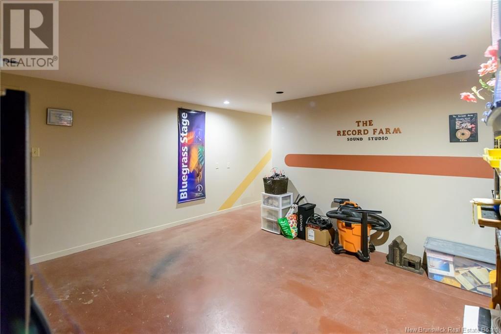 29 Wallace Road, Browns Flat, New Brunswick  E2M 2P5 - Photo 21 - NB120130