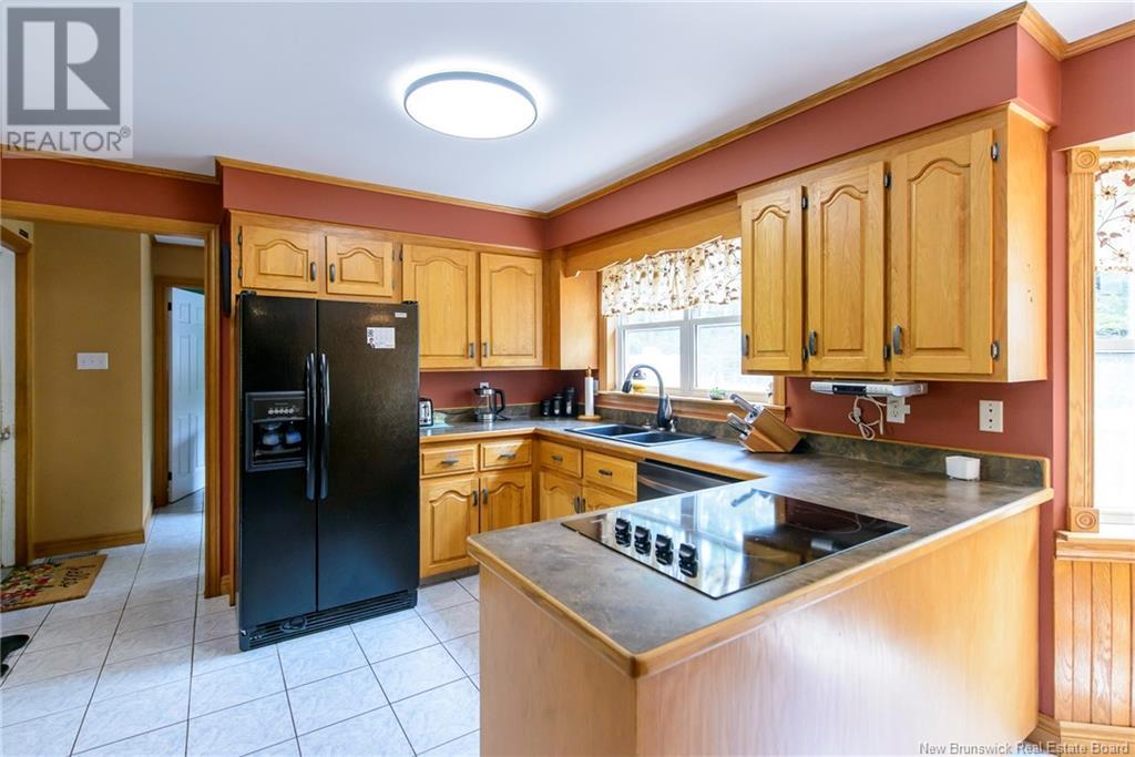 29 Wallace Road, Browns Flat, New Brunswick  E2M 2P5 - Photo 5 - NB120130