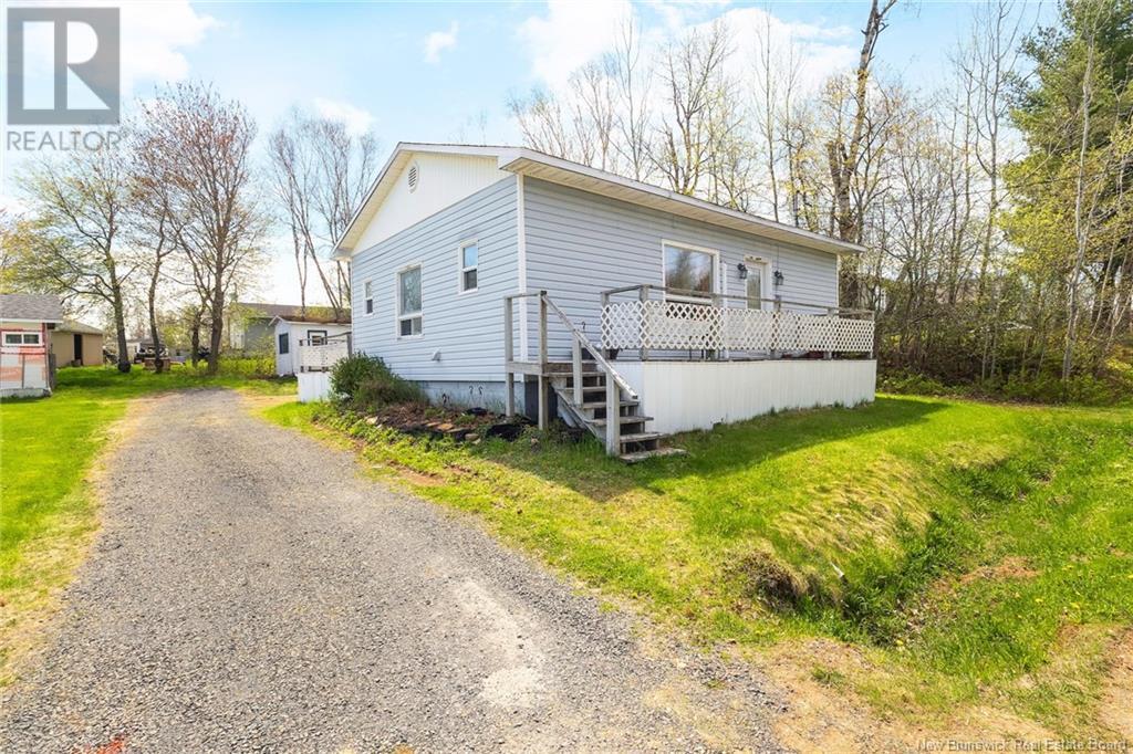 19 Hemlock Street, Minto, New Brunswick  E4B 3E3 - Photo 2 - NB120230