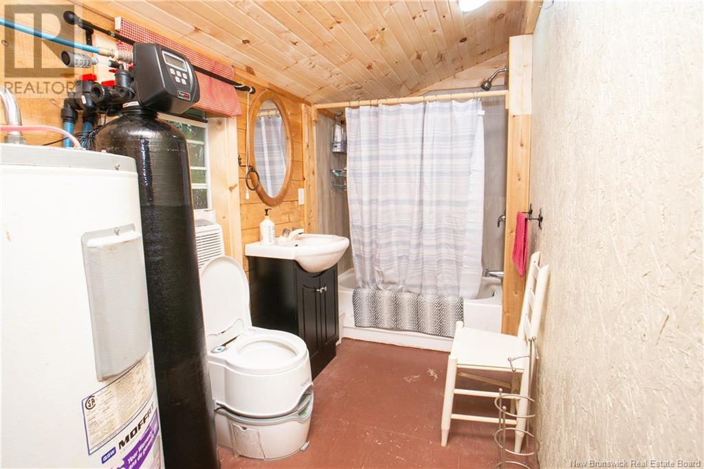 2033 Lakeview Road, Cambridge-Narrows, New Brunswick  E4C 1N3 - Photo 25 - NB120089