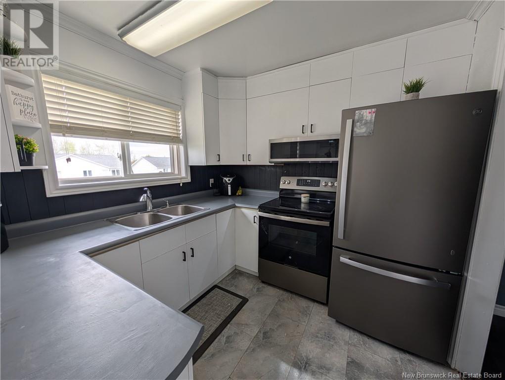 1045 Victoria Avenue, Bathurst, New Brunswick  E2A 3K1 - Photo 11 - NB120265