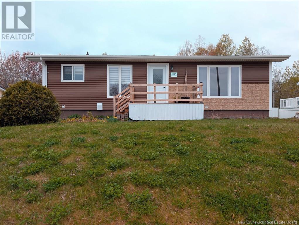 1045 Victoria Avenue, Bathurst, New Brunswick  E2A 3K1 - Photo 2 - NB120265