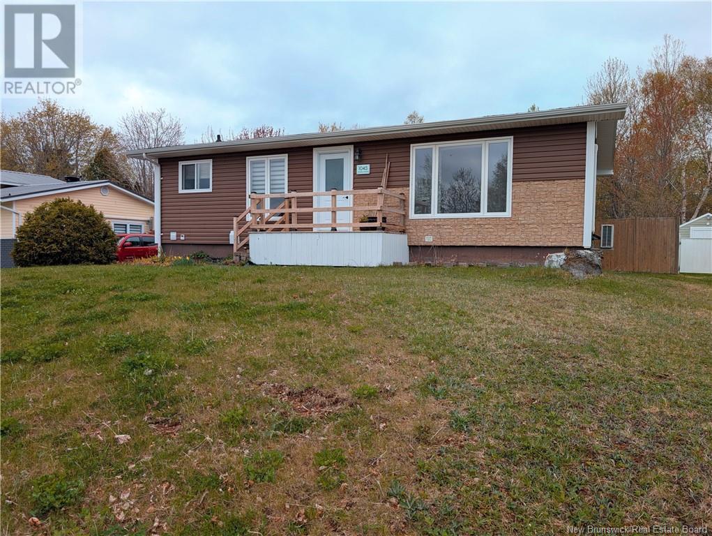 1045 Victoria Avenue, Bathurst, New Brunswick  E2A 3K1 - Photo 3 - NB120265