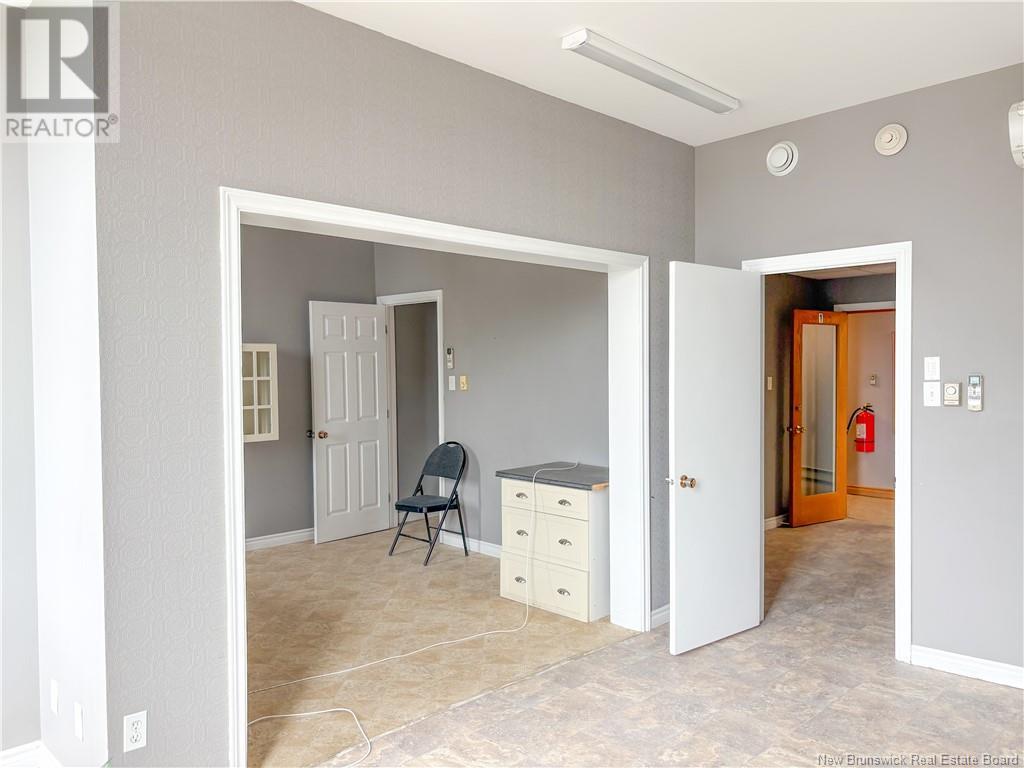 606 Main Street, Woodstock, New Brunswick  E7M 2C4 - Photo 11 - NB120355