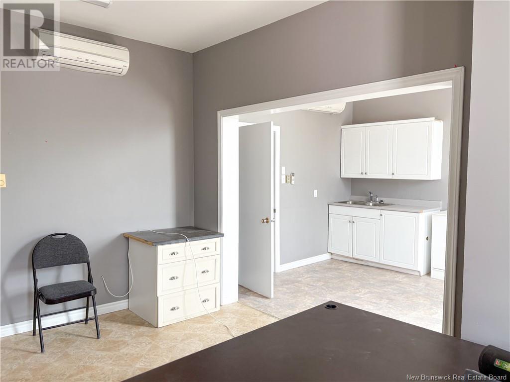 606 Main Street, Woodstock, New Brunswick  E7M 2C4 - Photo 14 - NB120355