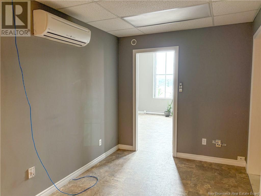606 Main Street, Woodstock, New Brunswick  E7M 2C4 - Photo 17 - NB120355