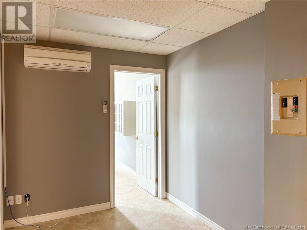 606 Main Street, Woodstock, New Brunswick  E7M 2C4 - Photo 18 - NB120355