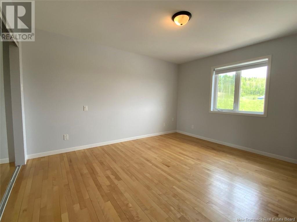 33 Thibaudeau Avenue, Edmundston, New Brunswick  E3V 4Z1 - Photo 10 - NB120370