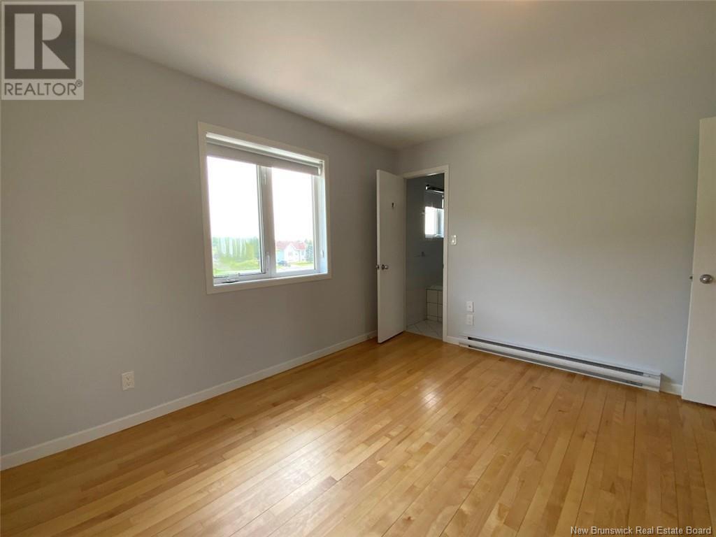 33 Thibaudeau Avenue, Edmundston, New Brunswick  E3V 4Z1 - Photo 11 - NB120370