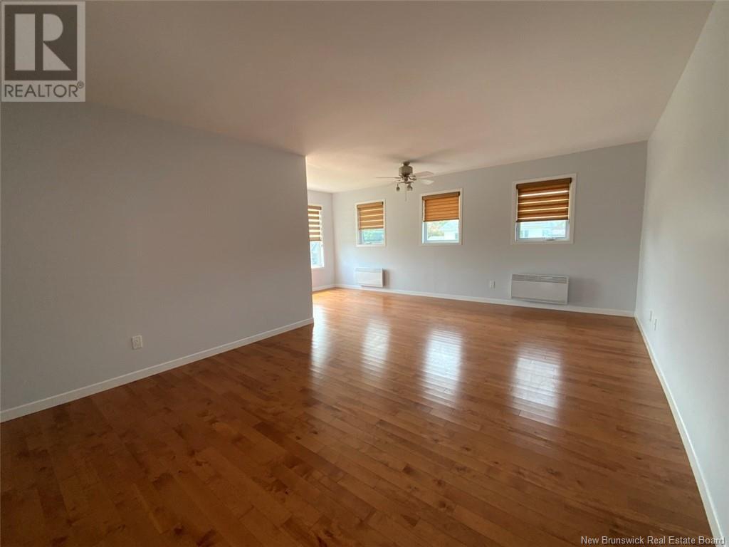 33 Thibaudeau Avenue, Edmundston, New Brunswick  E3V 4Z1 - Photo 9 - NB120370