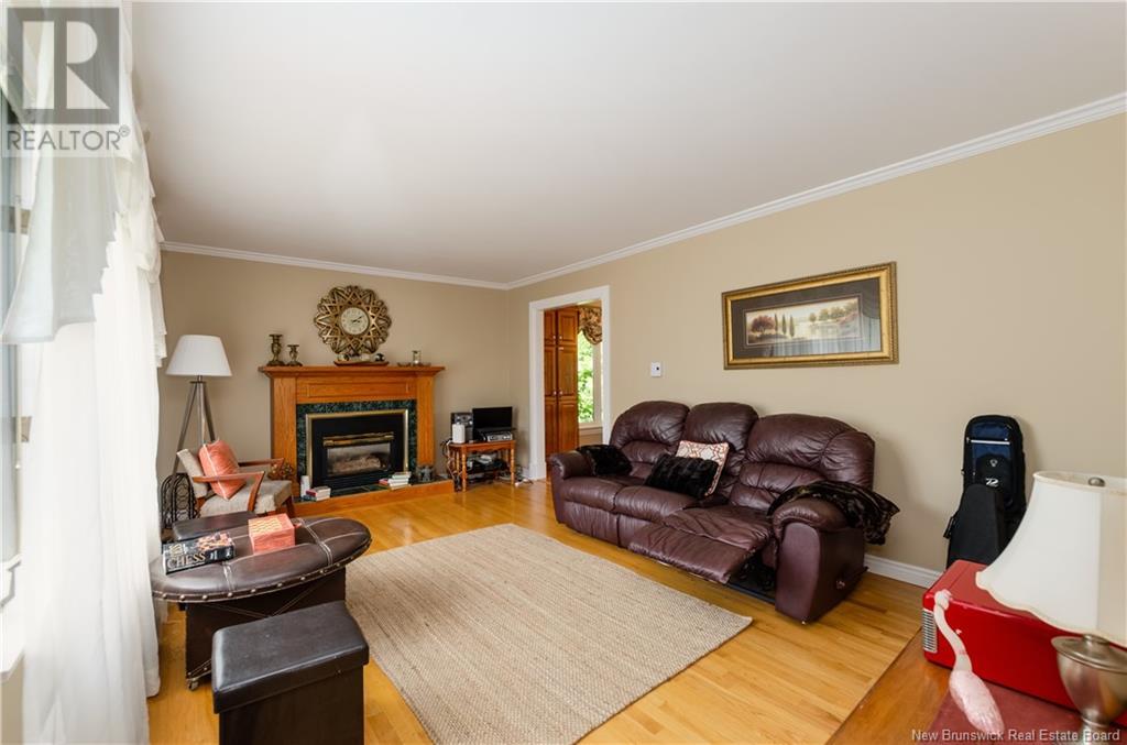 37 Gaston Crescent, Moncton, New Brunswick  E1A 5A2 - Photo 4 - NB120294