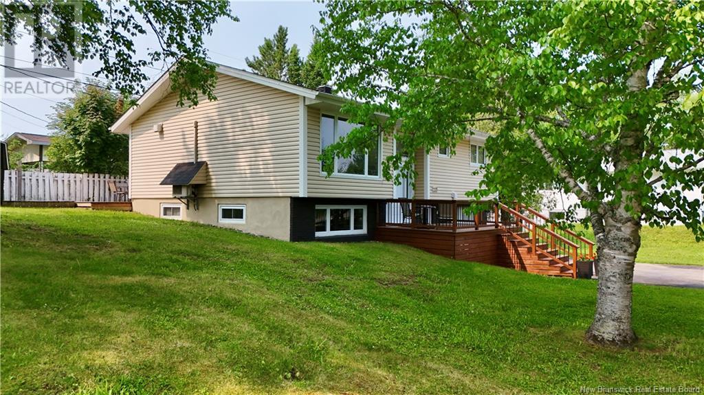1223 Ulric, Bathurst, New Brunswick  E2A 3X9 - Photo 3 - NB120414