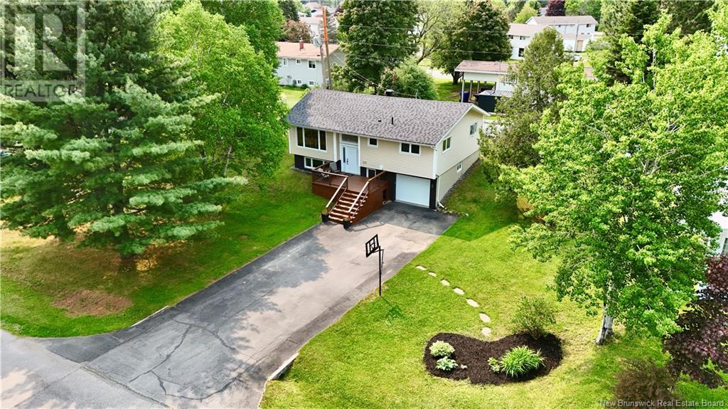 1223 Ulric, Bathurst, New Brunswick  E2A 3X9 - Photo 4 - NB120414