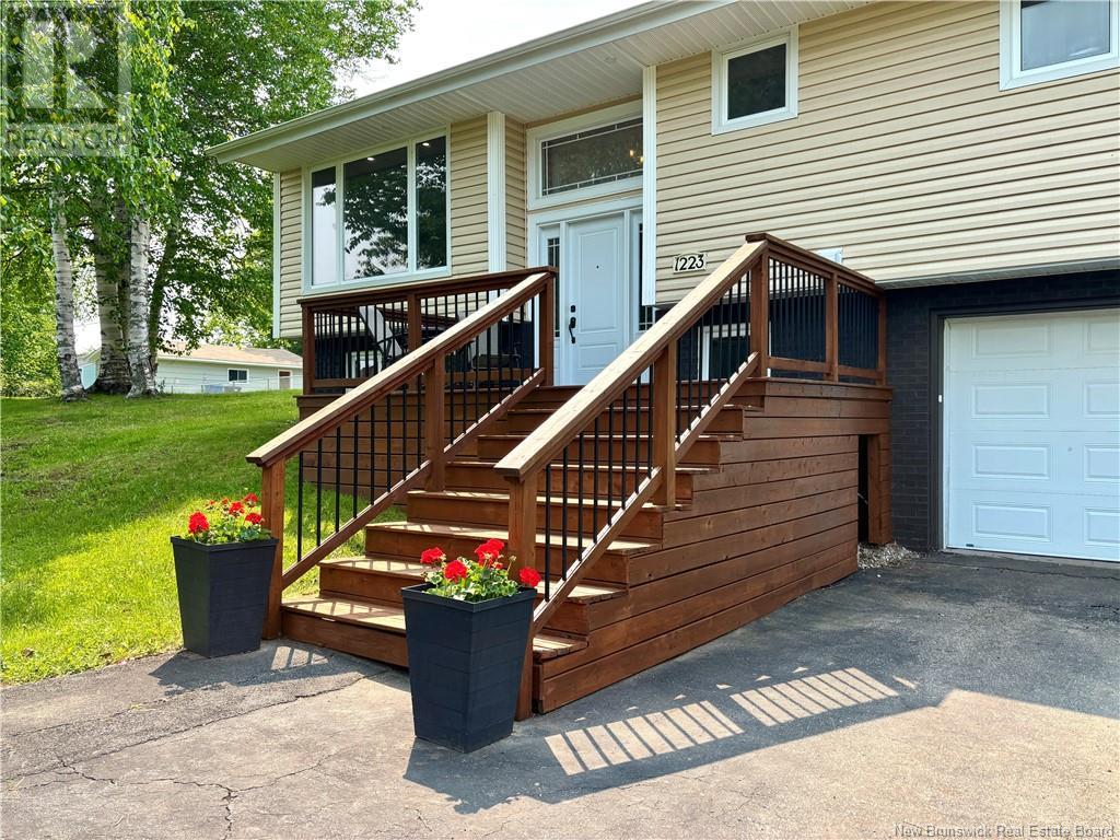 1223 Ulric, Bathurst, New Brunswick  E2A 3X9 - Photo 5 - NB120414