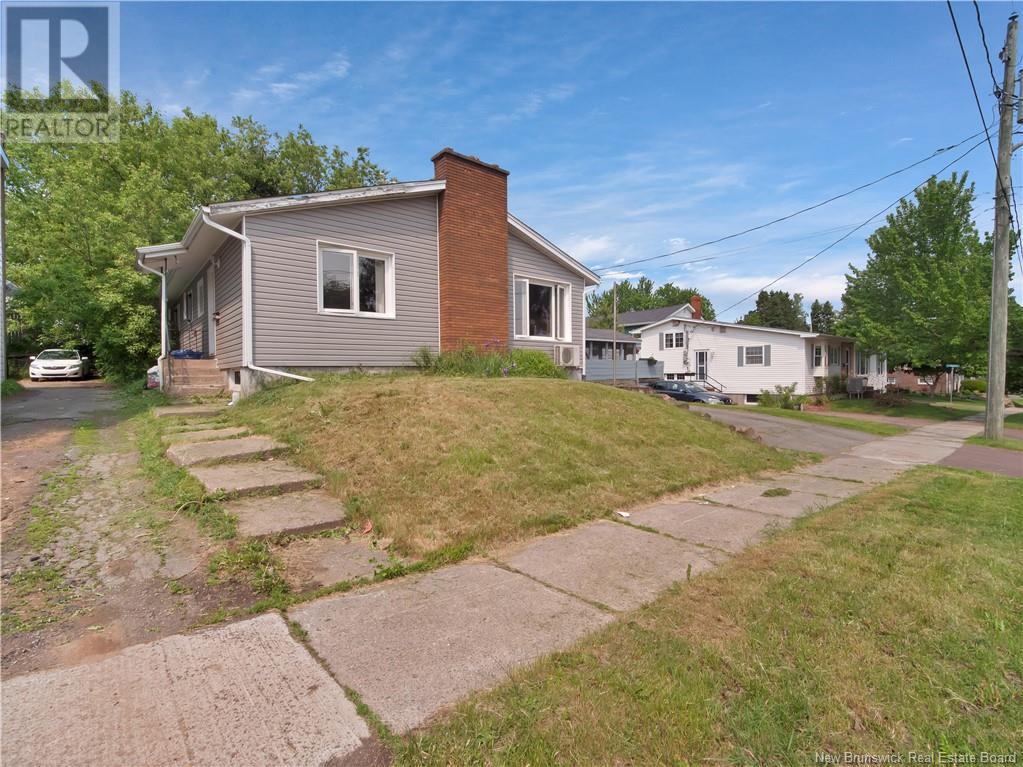 222 Jones Street, Moncton, New Brunswick  E1C 6K3 - Photo 2 - NB120444