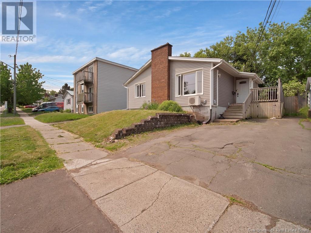 222 Jones Street, Moncton, New Brunswick  E1C 6K3 - Photo 3 - NB120444