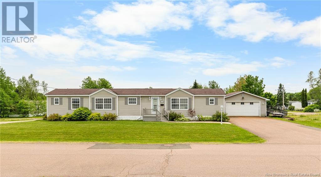 26 Blue Ash, Moncton, New Brunswick  E1H 3R3 - Photo 2 - NB120525