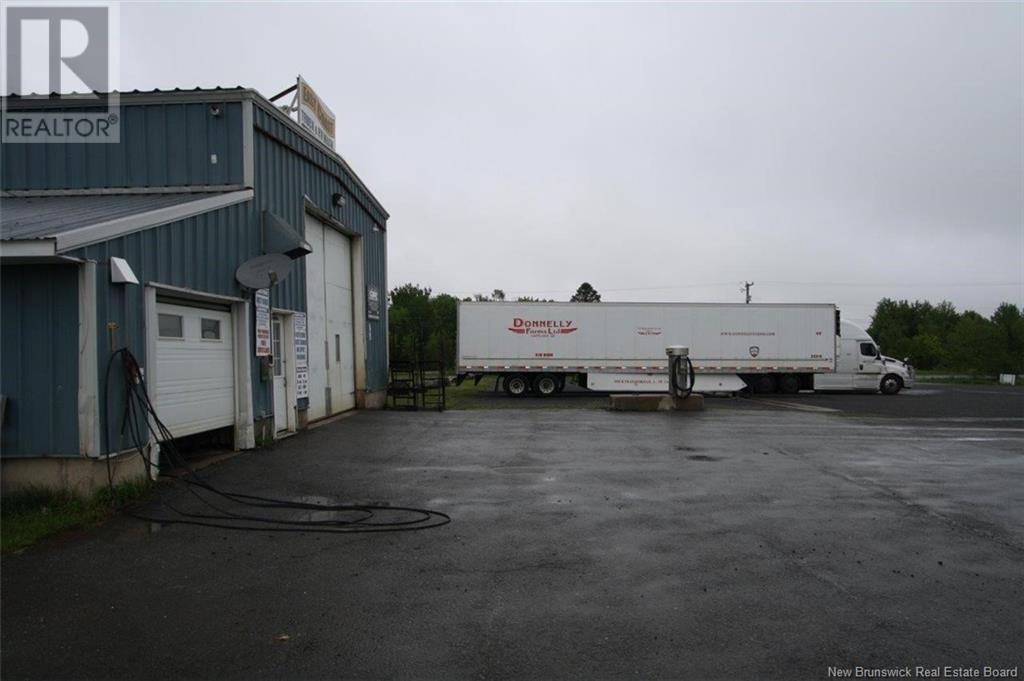 151 Hemlock Street, Lower Woodstock, New Brunswick  E7M 4E6 - Photo 2 - NB120562