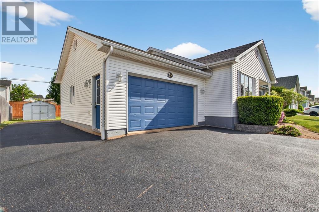 38 Cardigan Lane, Moncton, New Brunswick  E1C 0B9 - Photo 2 - NB120536