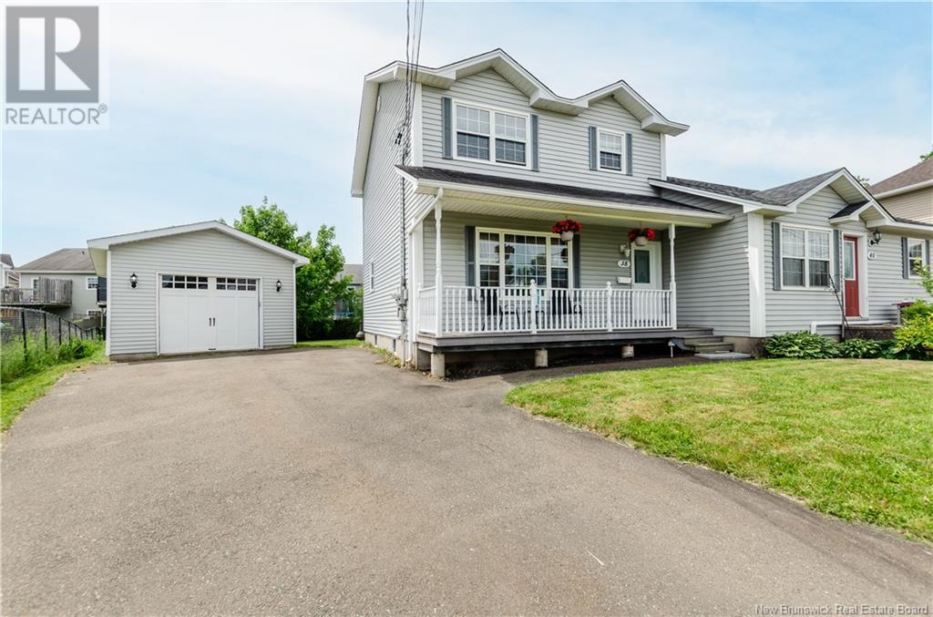 38 Rennick Road, Moncton, New Brunswick  E1G 4T9 - Photo 2 - NB120317