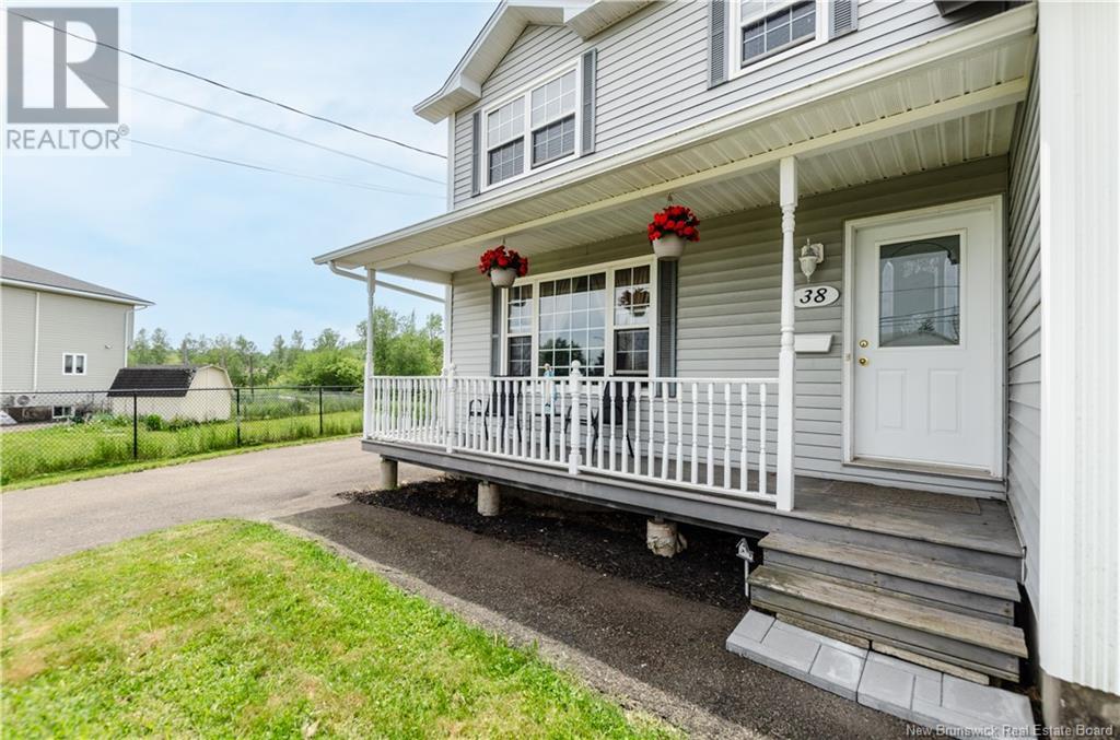38 Rennick Road, Moncton, New Brunswick  E1G 4T9 - Photo 3 - NB120317