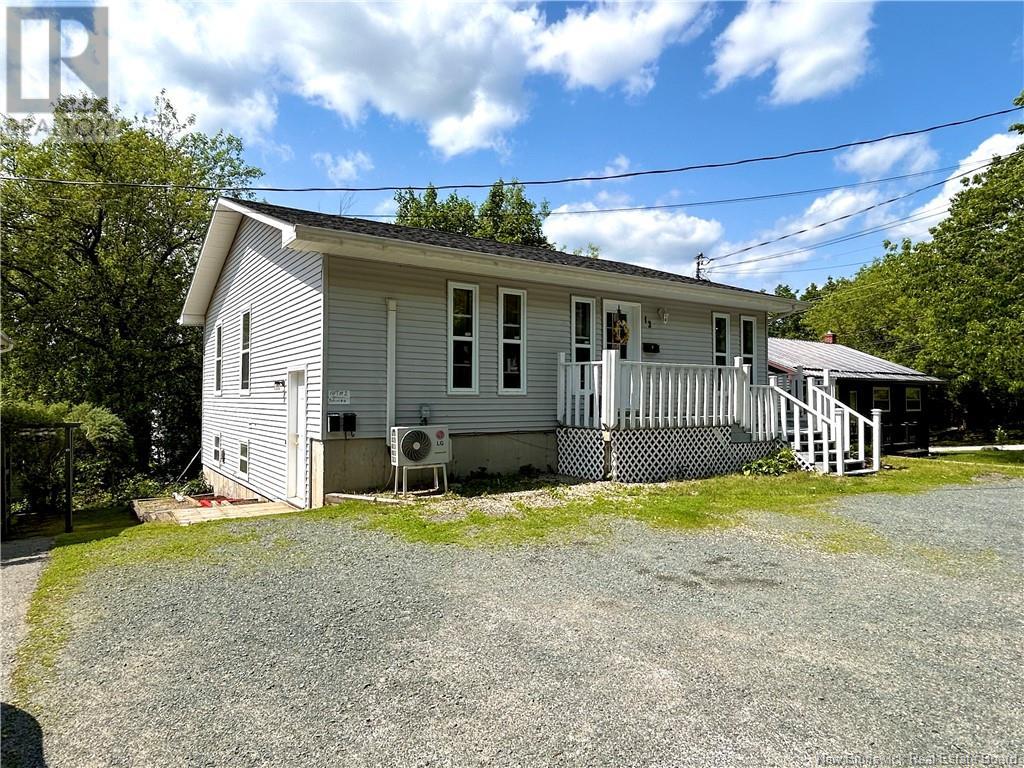 13 Hannah Street, Miramichi, New Brunswick  E1N 1K9 - Photo 3 - NB120599