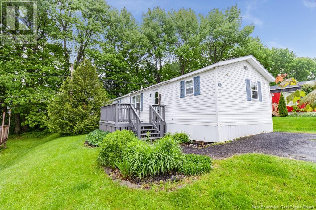 14 Macintosh Street, Fredericton, New Brunswick  E3C 1L8 - Photo 2 - NB120515