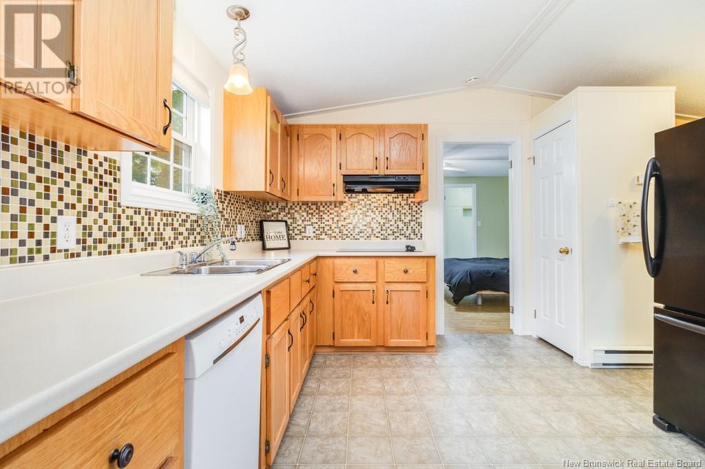 14 Macintosh Street, Fredericton, New Brunswick  E3C 1L8 - Photo 6 - NB120515