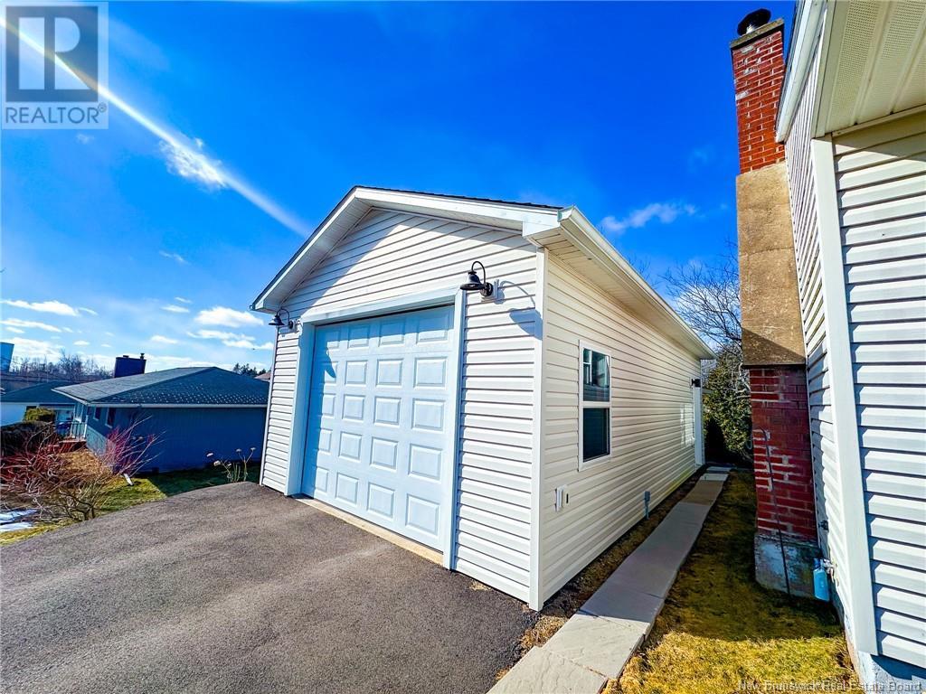 10 Devon Avenue, Sackville, New Brunswick  E4L 3W2 - Photo 3 - NB120641