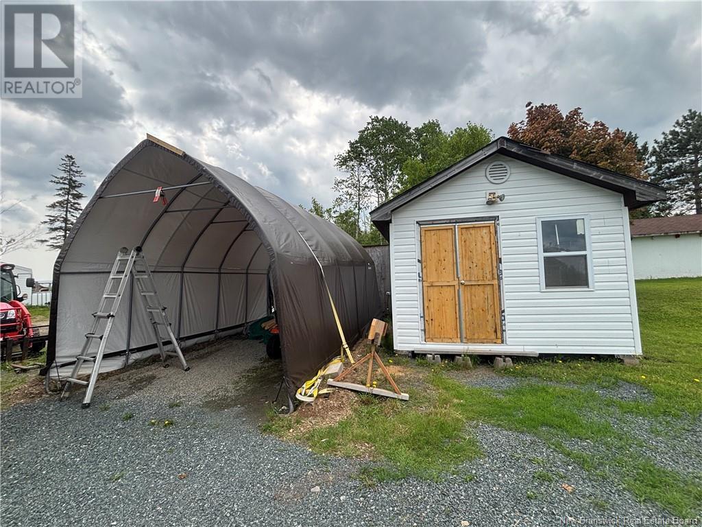 529 Rue Principale, Pointe-Verte, New Brunswick  E8J 3A2 - Photo 12 - NB120238