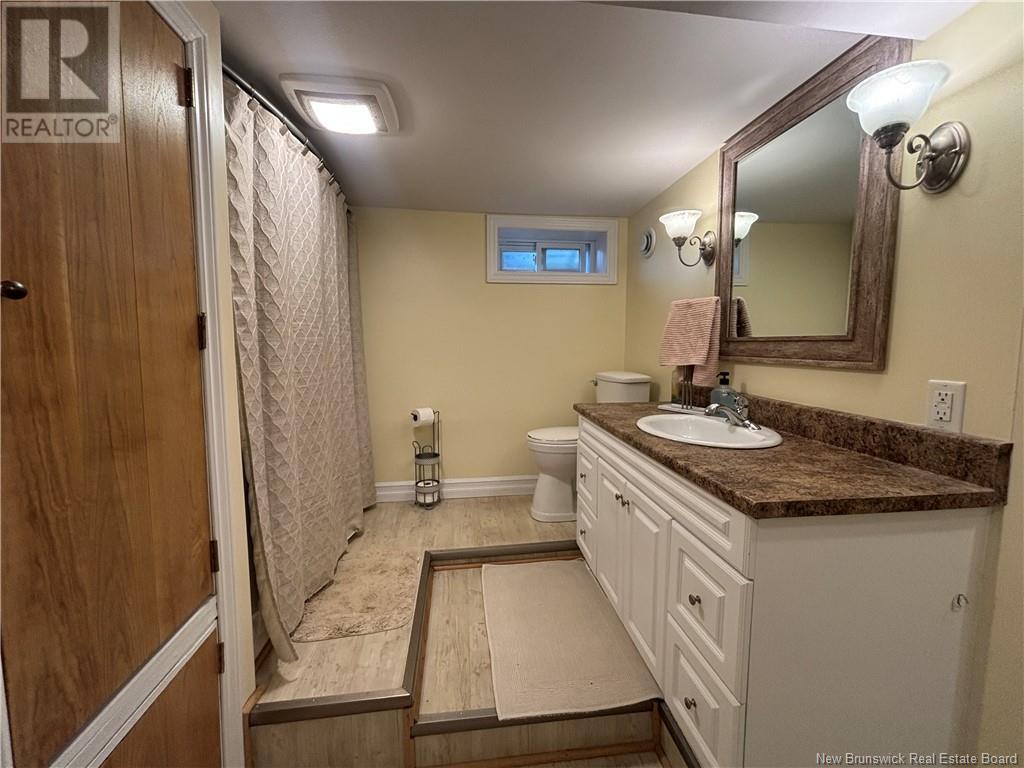 529 Rue Principale, Pointe-Verte, New Brunswick  E8J 3A2 - Photo 36 - NB120238