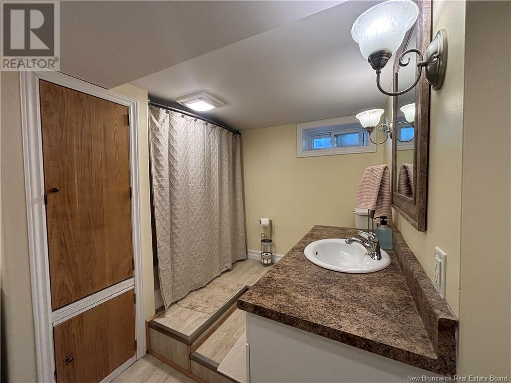 529 Rue Principale, Pointe-Verte, New Brunswick  E8J 3A2 - Photo 37 - NB120238